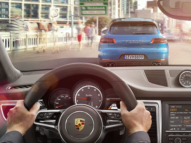 Tempostat s regulací odstupu vozidla vč. Porsche Active Safe (PAS)